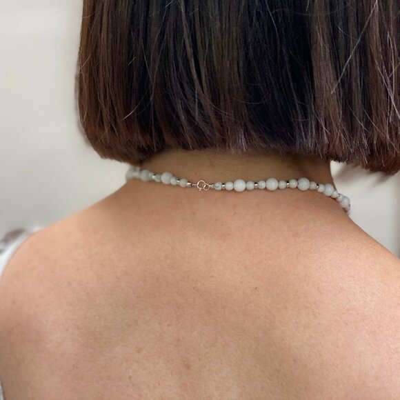 White natural stone & sterling silver choker - Picture 4 of 9